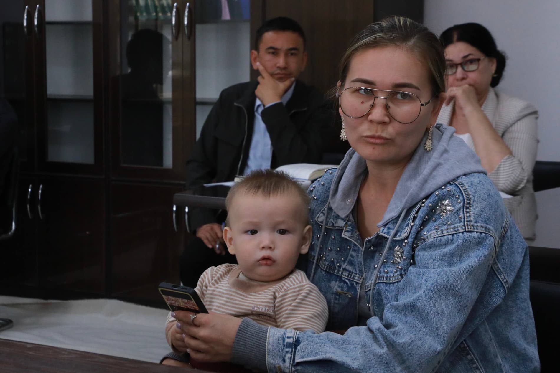 Today, at the People's Reception Office of the Takhiatash district, the Khokim of the Takhiatash district, I. Sdikov, held another mobile reception to meet with citizens and listen to their appeals, opinions, and suggestions.