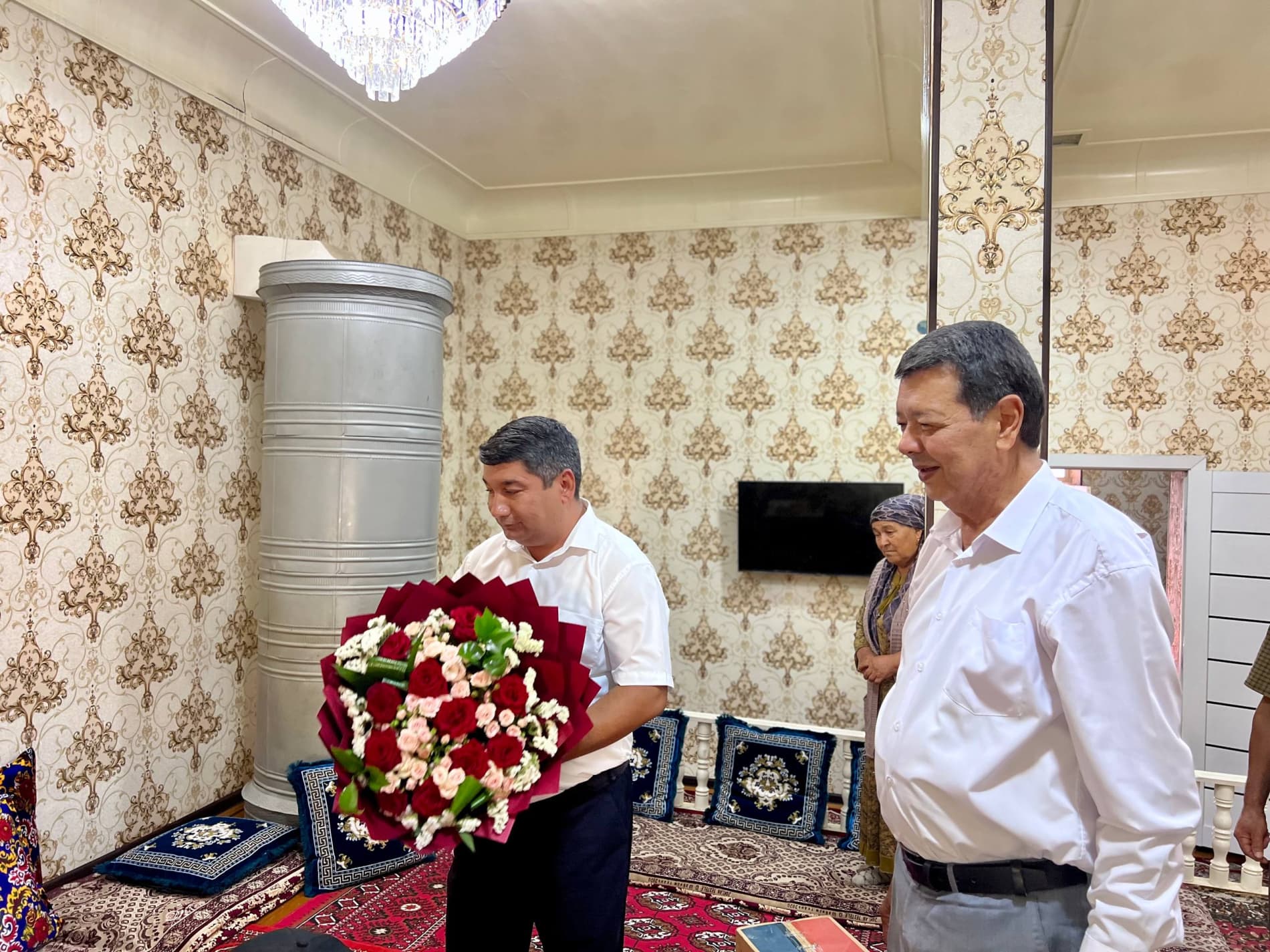 112-летней бабушке Норжон вручили медаль "Шухрат"