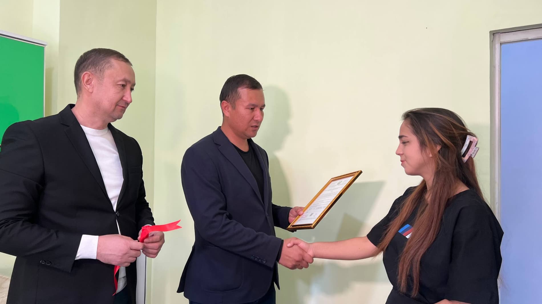 Янги уй-жойга эга ёшларнинг қувончи