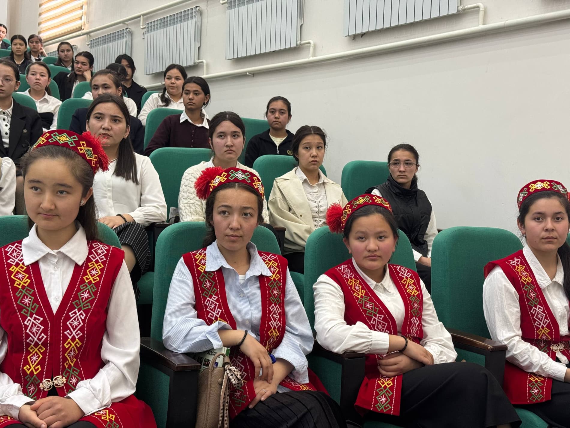 “Rahbar va yoshlar uchrashuvi”