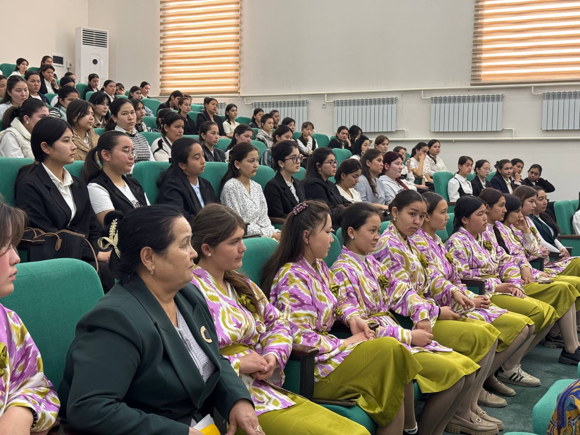 “Rahbar va yoshlar uchrashuvi”