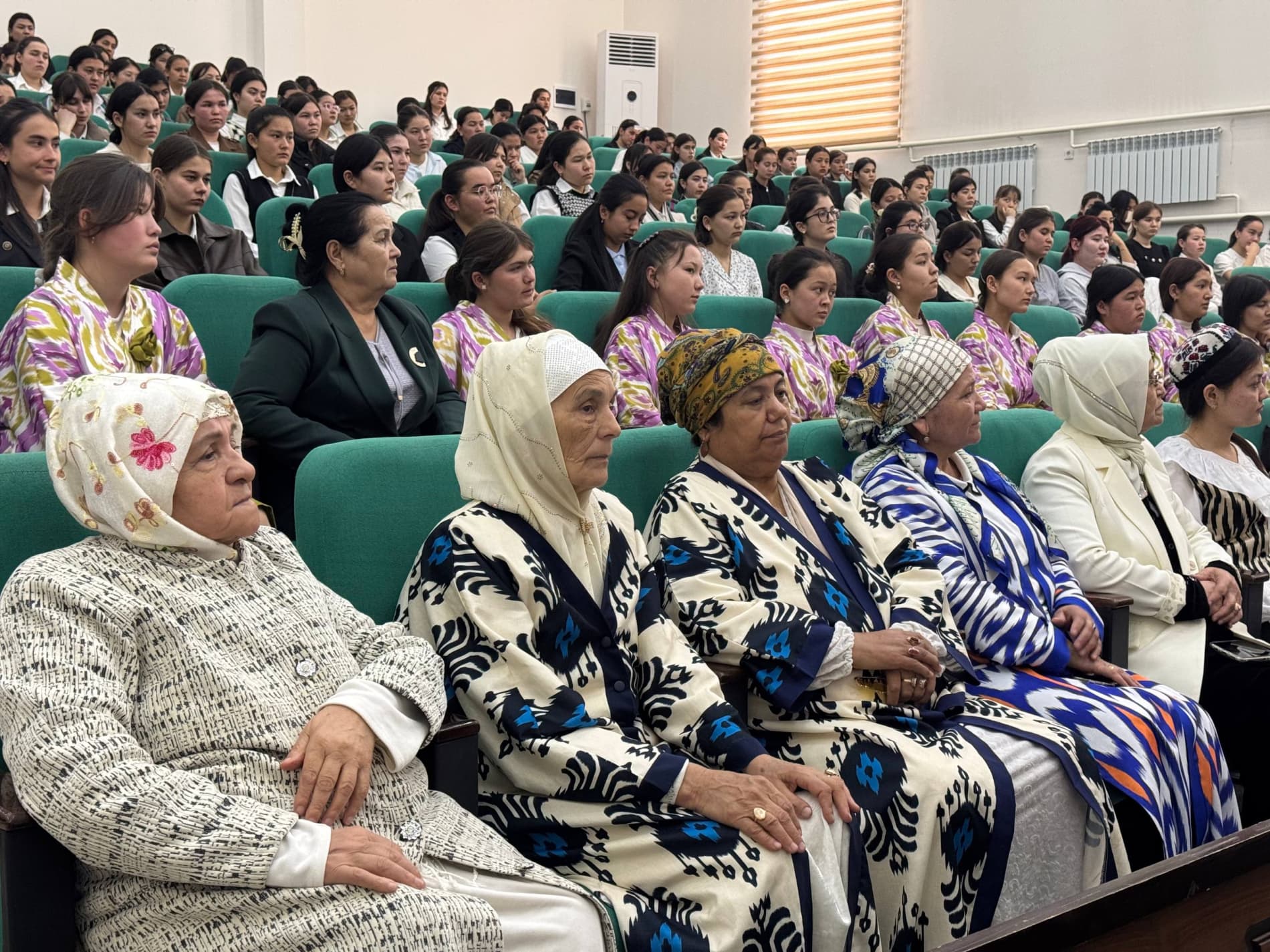 “Rahbar va yoshlar uchrashuvi”