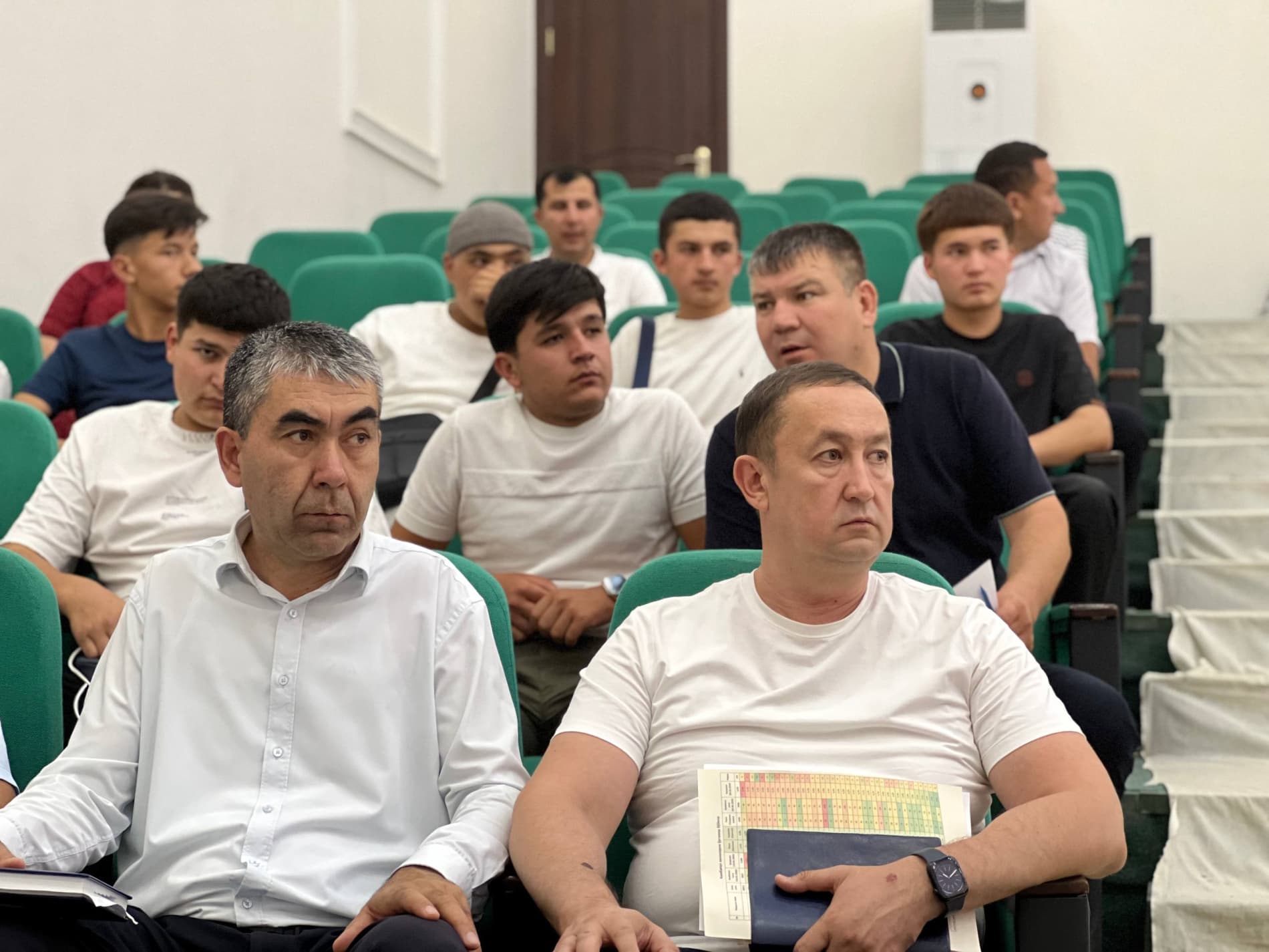 Payshanba “Yoshlar kuni”. Beruniy tumani hokimi yoshlar bilan uchrashdi