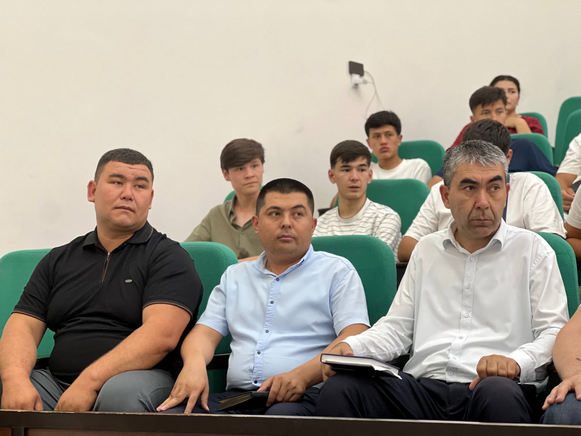 Payshanba “Yoshlar kuni”. Beruniy tumani hokimi yoshlar bilan uchrashdi