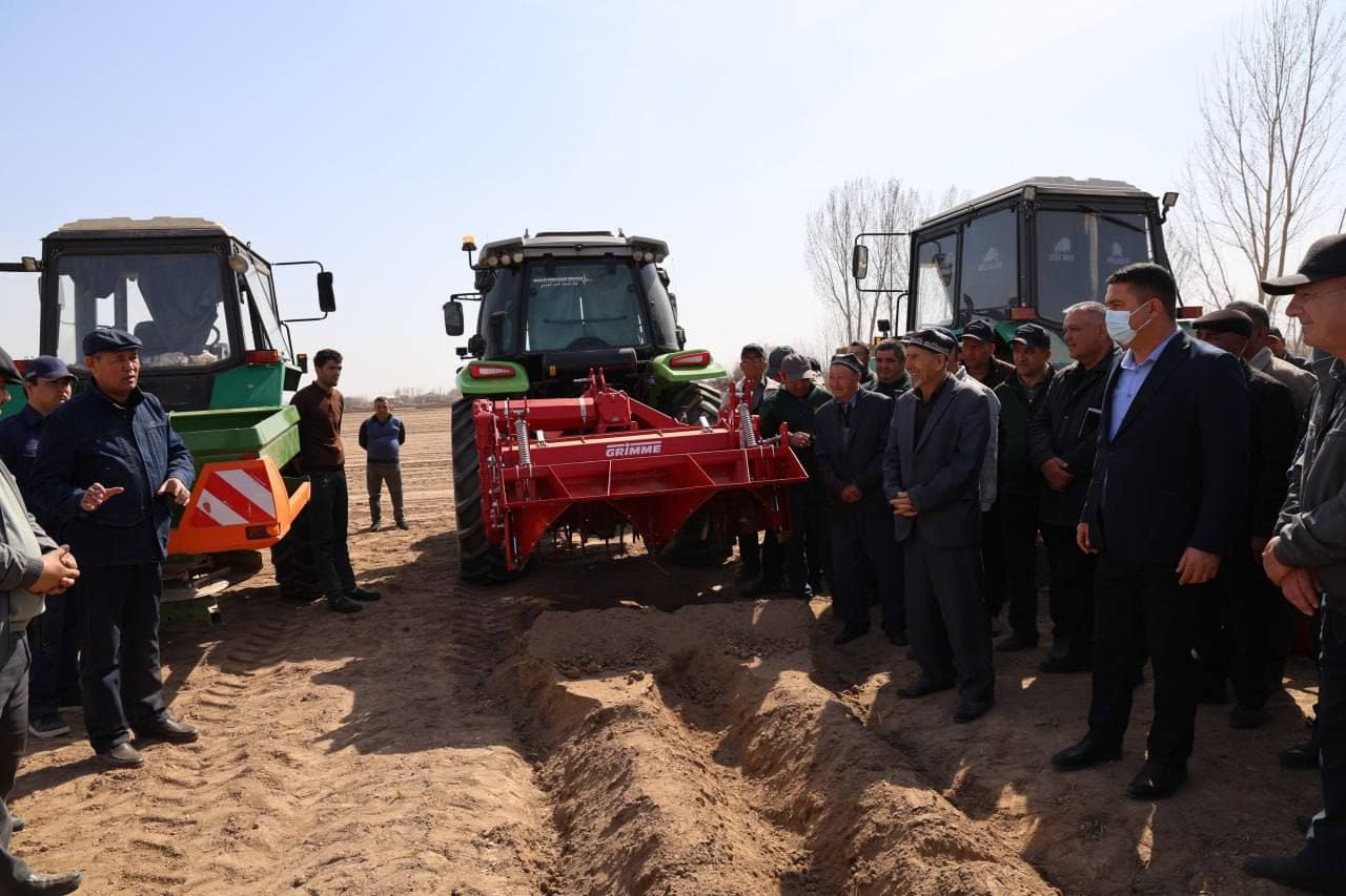 Qirqqizobod hududidagi “Guldursun agrota’minot” fermer xo‘jaligida kartoshka yetishtirishni samarali tashkil etish, fermer va dehqon xo‘jaliklariga zamonaviy ekish texnologiyalarini amaliy ko‘rsatish maqsadida ko‘rgazmali seminar tashkil etildi.