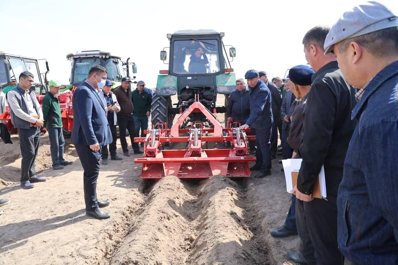 Qirqqizobod hududidagi “Guldursun agrota’minot” fermer xo‘jaligida kartoshka yetishtirishni samarali tashkil etish, fermer va dehqon xo‘jaliklariga zamonaviy ekish texnologiyalarini amaliy ko‘rsatish maqsadida ko‘rgazmali seminar tashkil etildi.