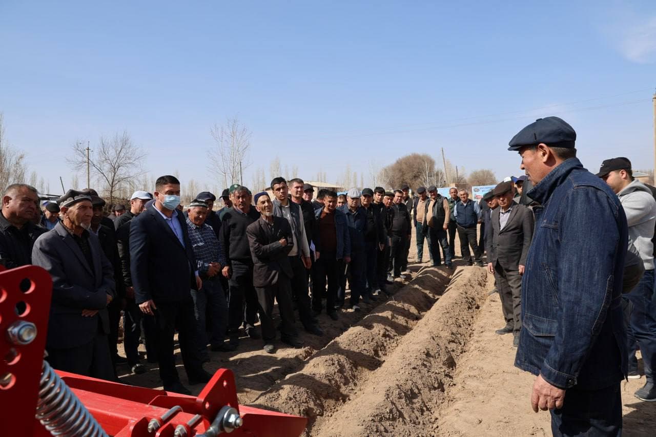 Qirqqizobod hududidagi “Guldursun agrota’minot” fermer xo‘jaligida kartoshka yetishtirishni samarali tashkil etish, fermer va dehqon xo‘jaliklariga zamonaviy ekish texnologiyalarini amaliy ko‘rsatish maqsadida ko‘rgazmali seminar tashkil etildi.