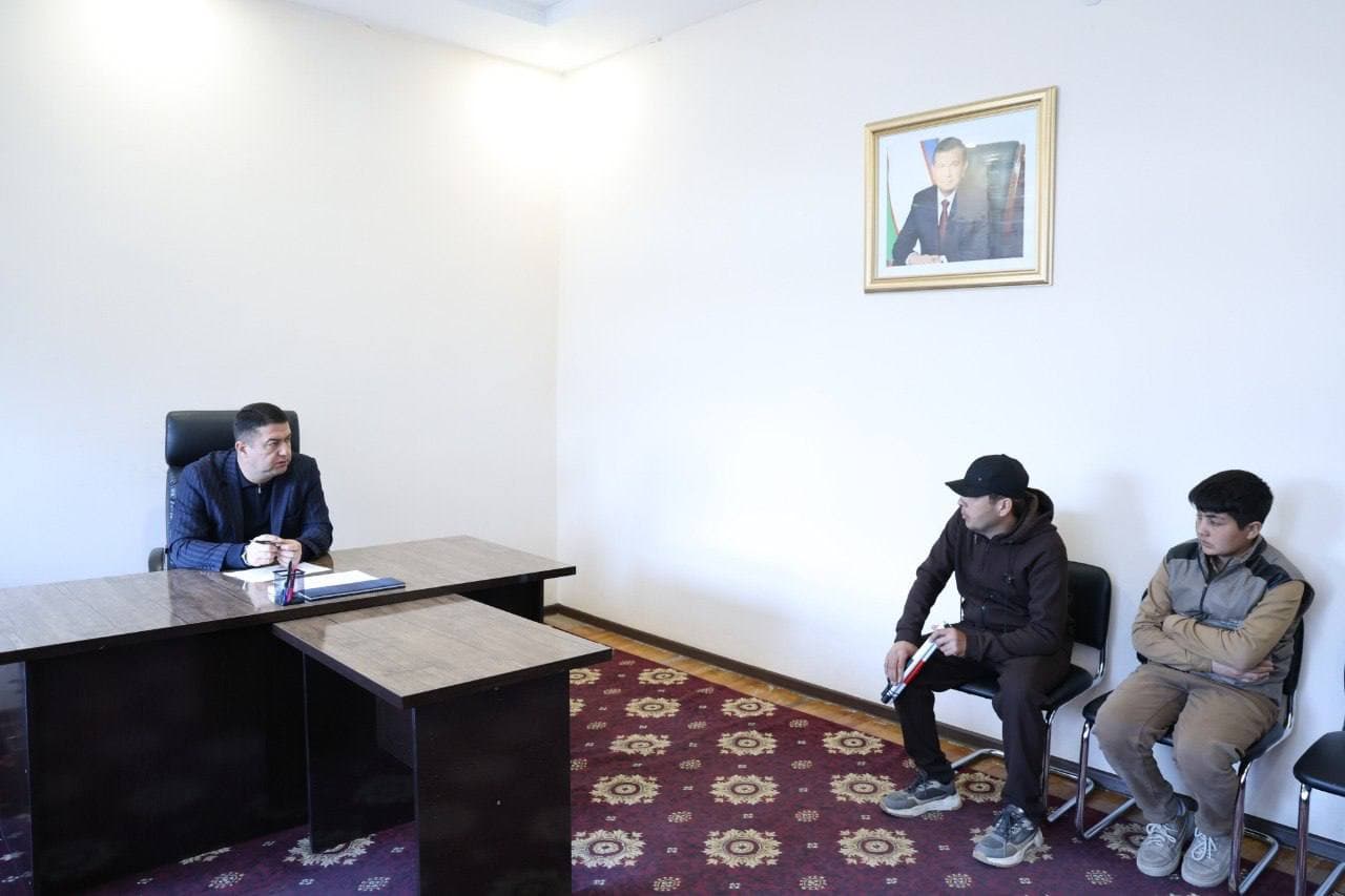 Ayni vaqtda Ellikqal’a tumani hokimi V. Niyazimbetovning yakka tartibdagi fuqarolar qabuli bo‘lib o‘tmoqda.