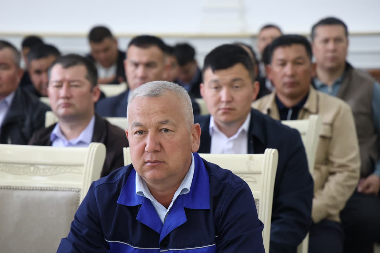 Apparat májilisinde Ashıq sáwbet.