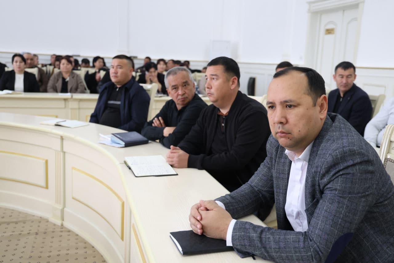 Apparat májilisinde Ashıq sáwbet.