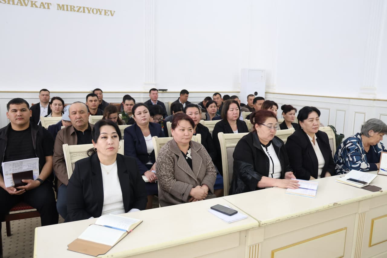 Apparat májilisinde Ashıq sáwbet.