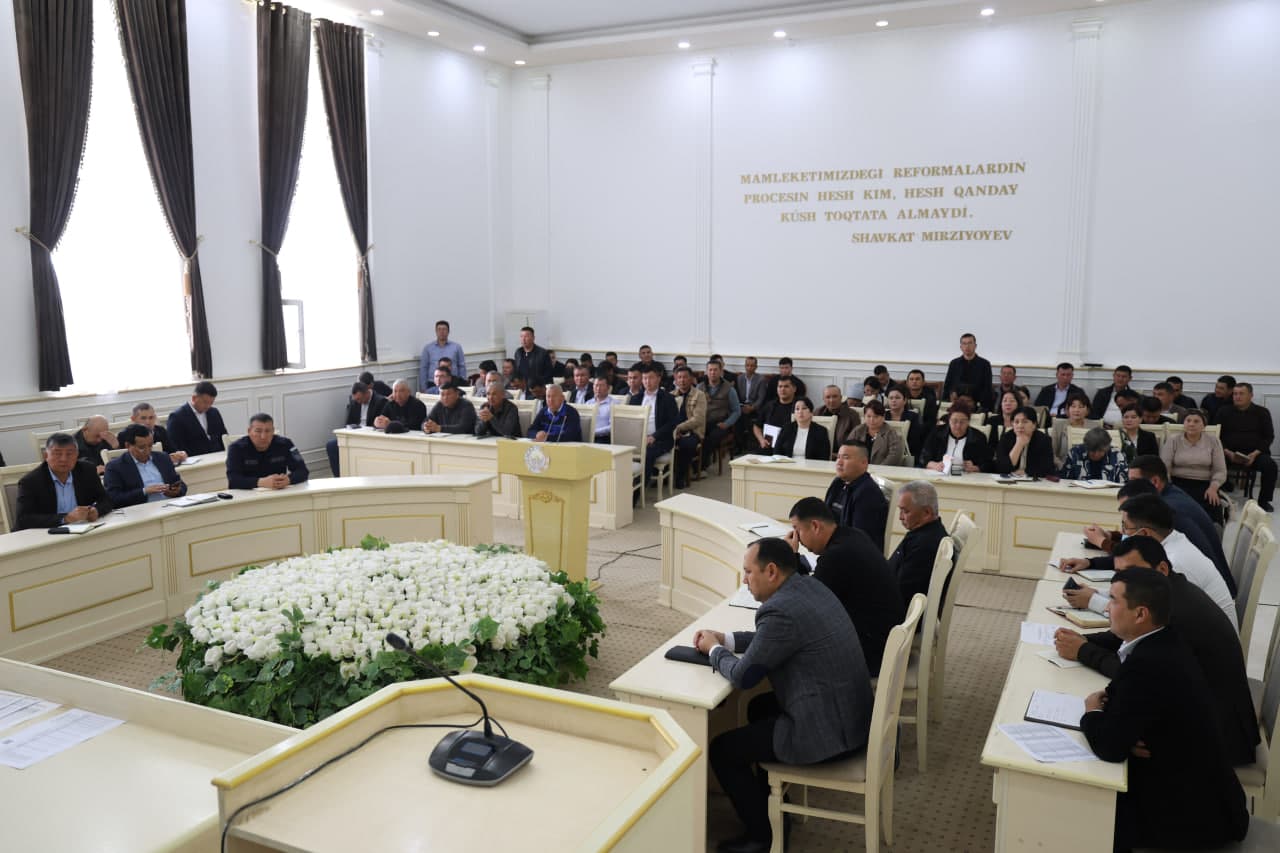 Apparat májilisinde Ashıq sáwbet.