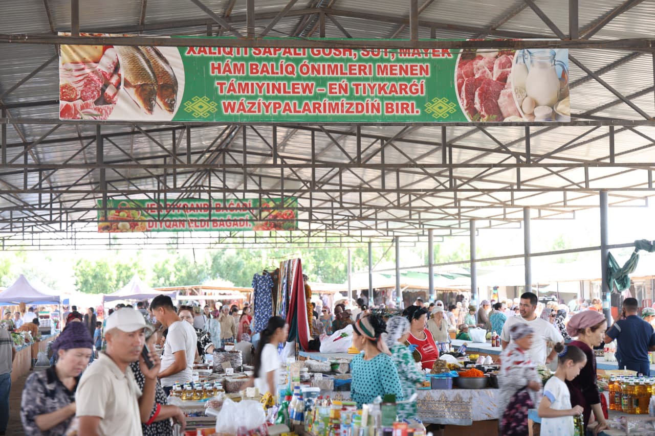 Qanlıkól rayonı hákimi B.Sultanov bazar xızmeti jumısı menen tanıstı.