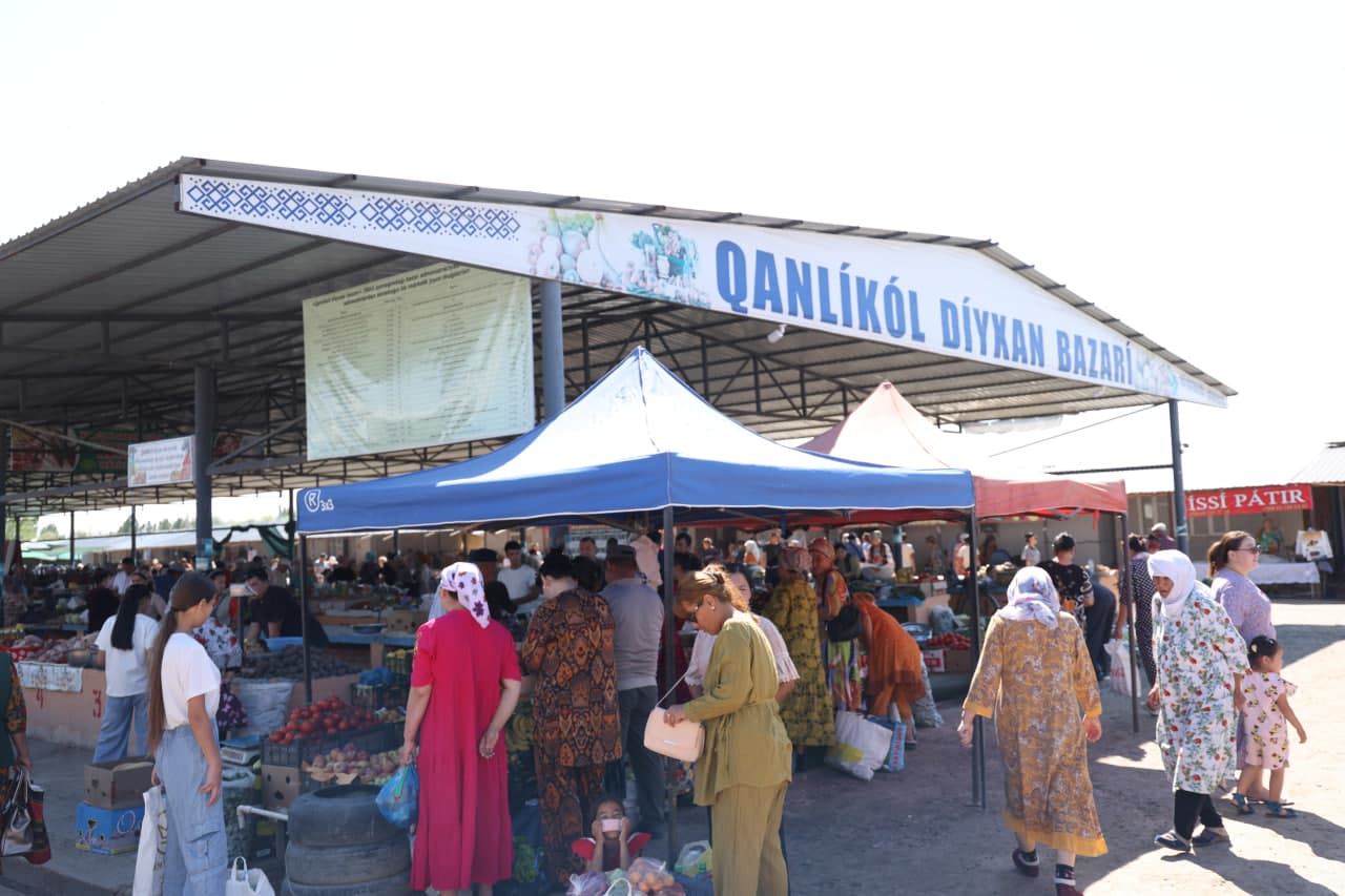 Qanlıkól rayonı hákimi B.Sultanov bazar xızmeti jumısı menen tanıstı.