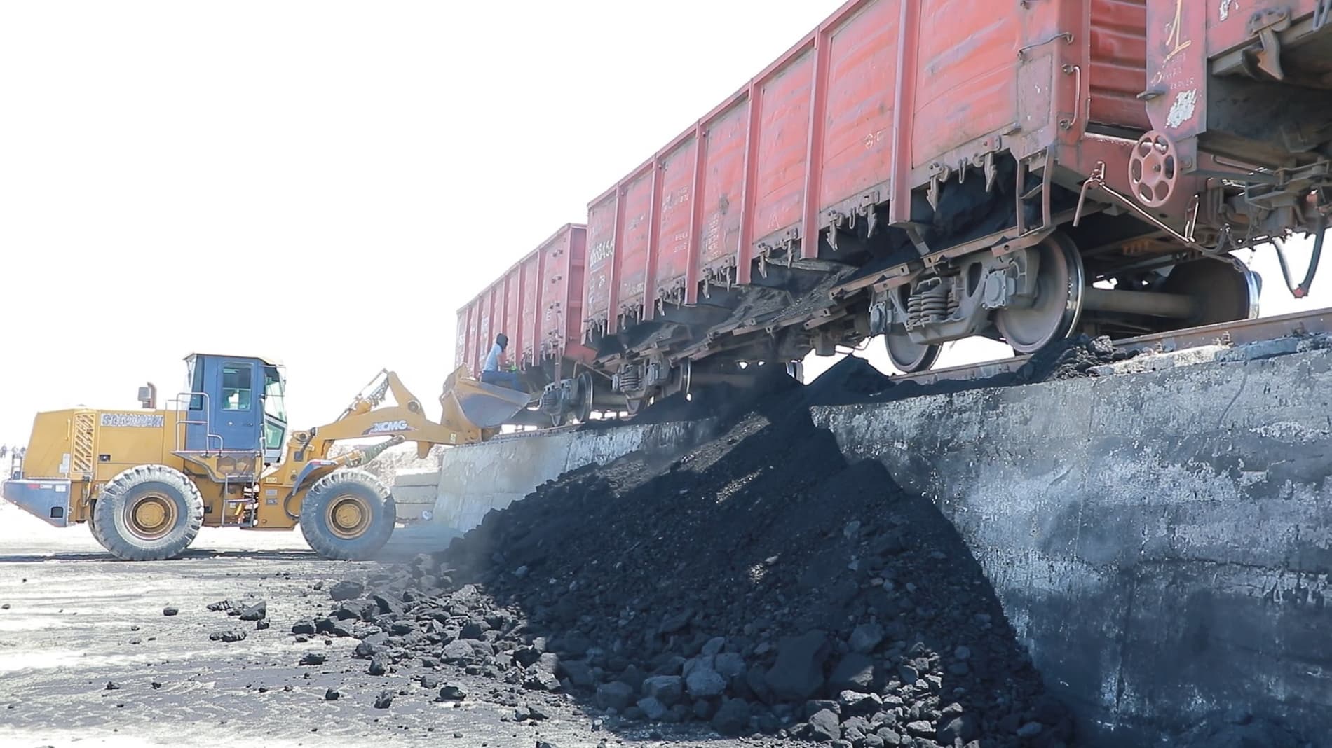 Amudaryo tumanida aholini ko‘mir bilan ta’minlashda muhim qadam – Jumurtov temiryo‘l stansiyasi ishga tushirildi