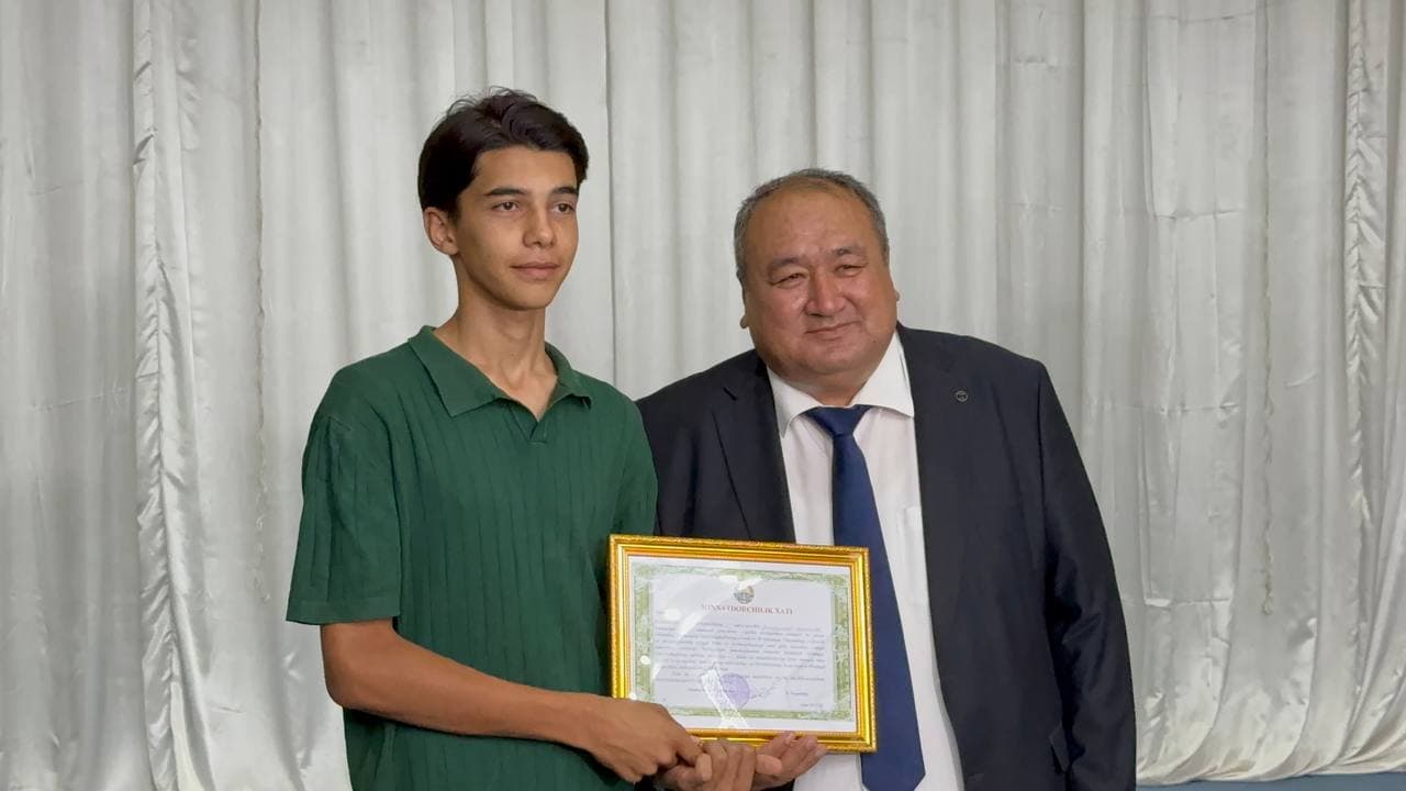 Oltin va kumush medallar o‘z egalariga tantanali topshirildi