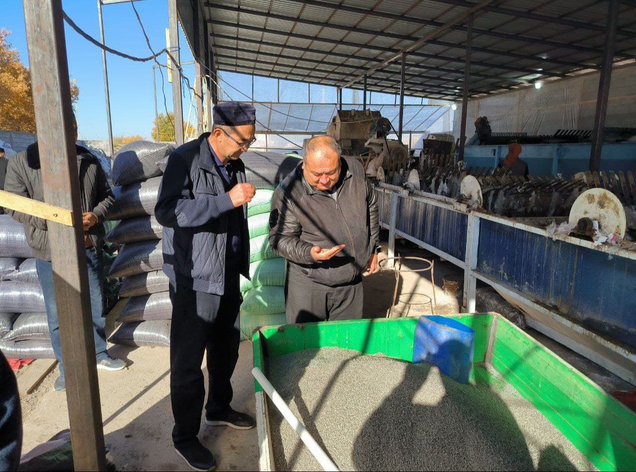 Amudaryo tumani hokimi ishlab chiqarish jarayoni bilan tanishdi