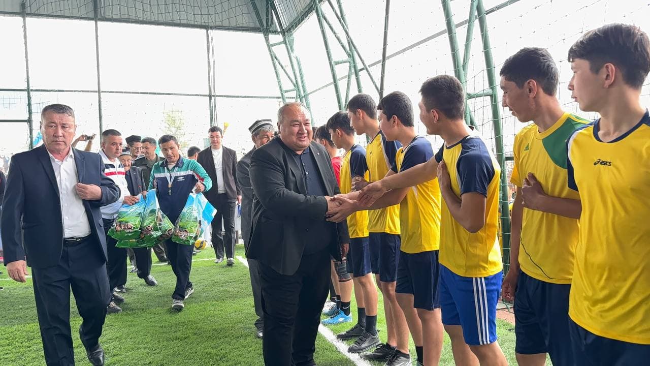 Yoshlar kunida zamonaviy sport maydonchasi foydalanishga topshirildi