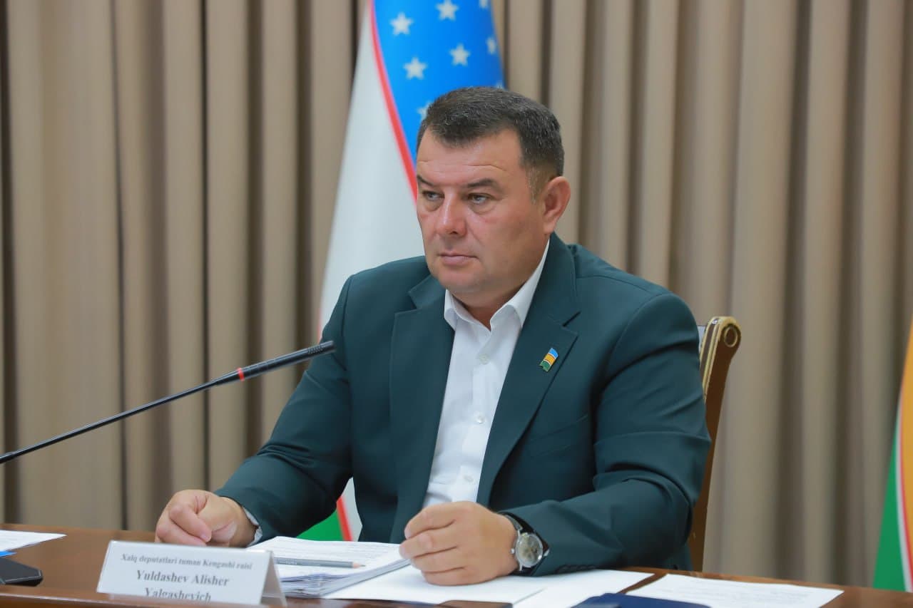 Xalıq deputatları Ámiwdárya rayonlıq Keńesiniń gezektegi 22-sessiyası bolıp ótti