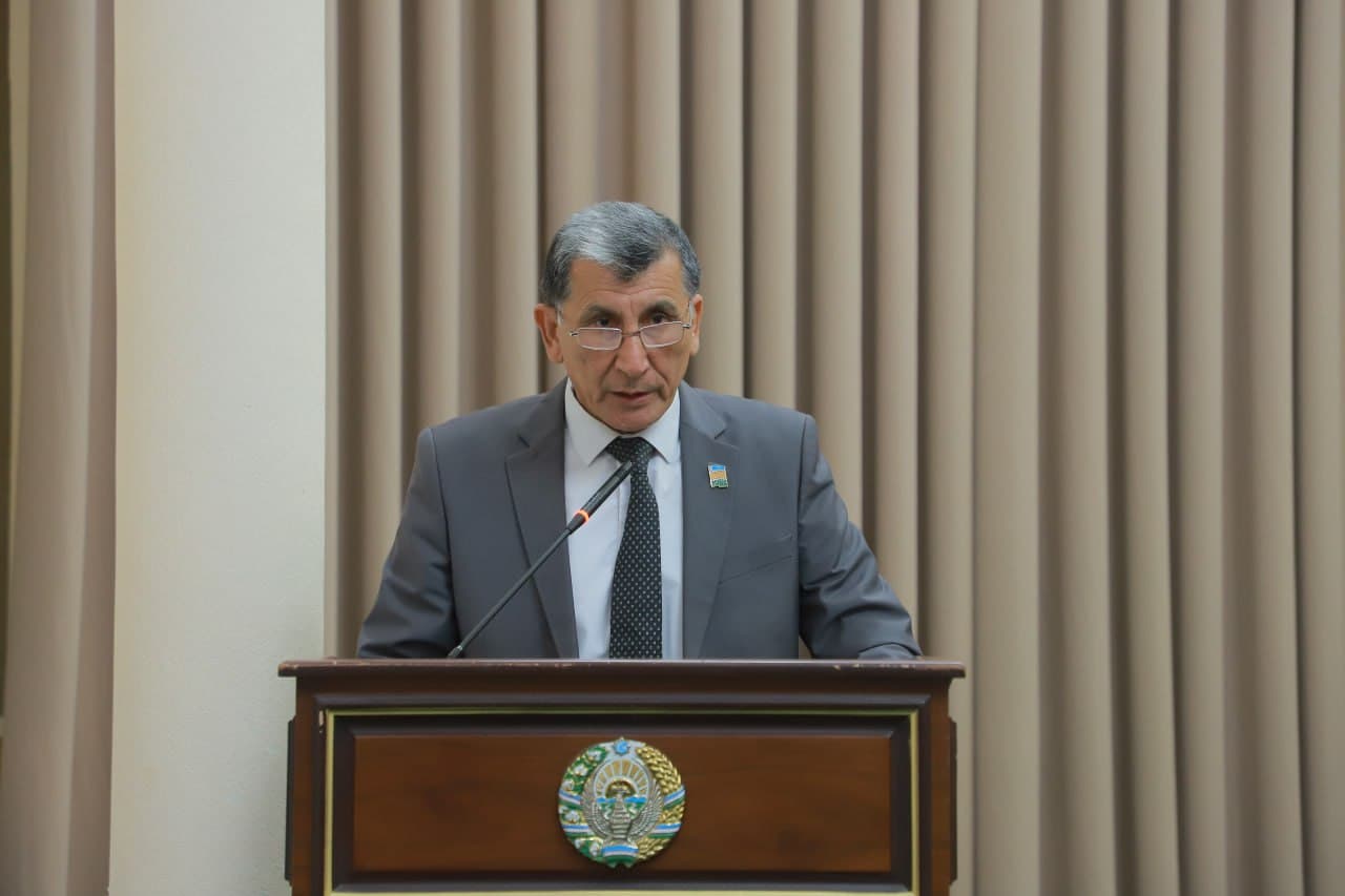 Xalıq deputatları Ámiwdárya rayonlıq Keńesiniń gezektegi 22-sessiyası bolıp ótti