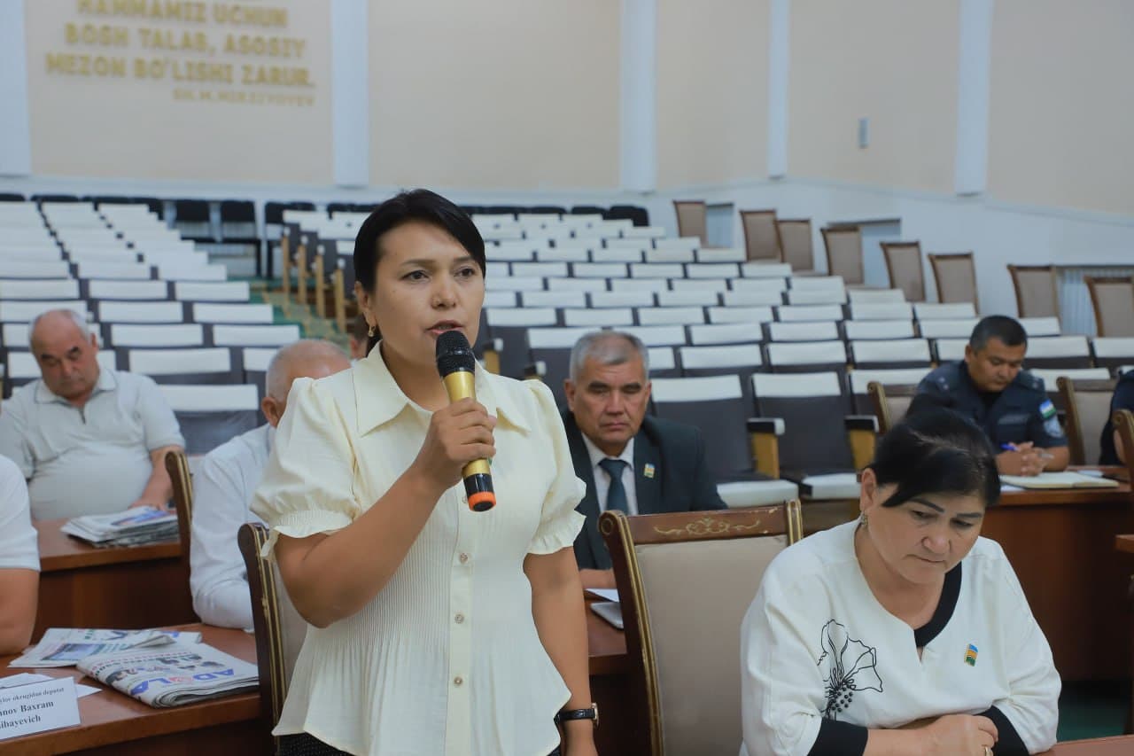 Xalıq deputatları Ámiwdárya rayonlıq Keńesiniń gezektegi 22-sessiyası bolıp ótti