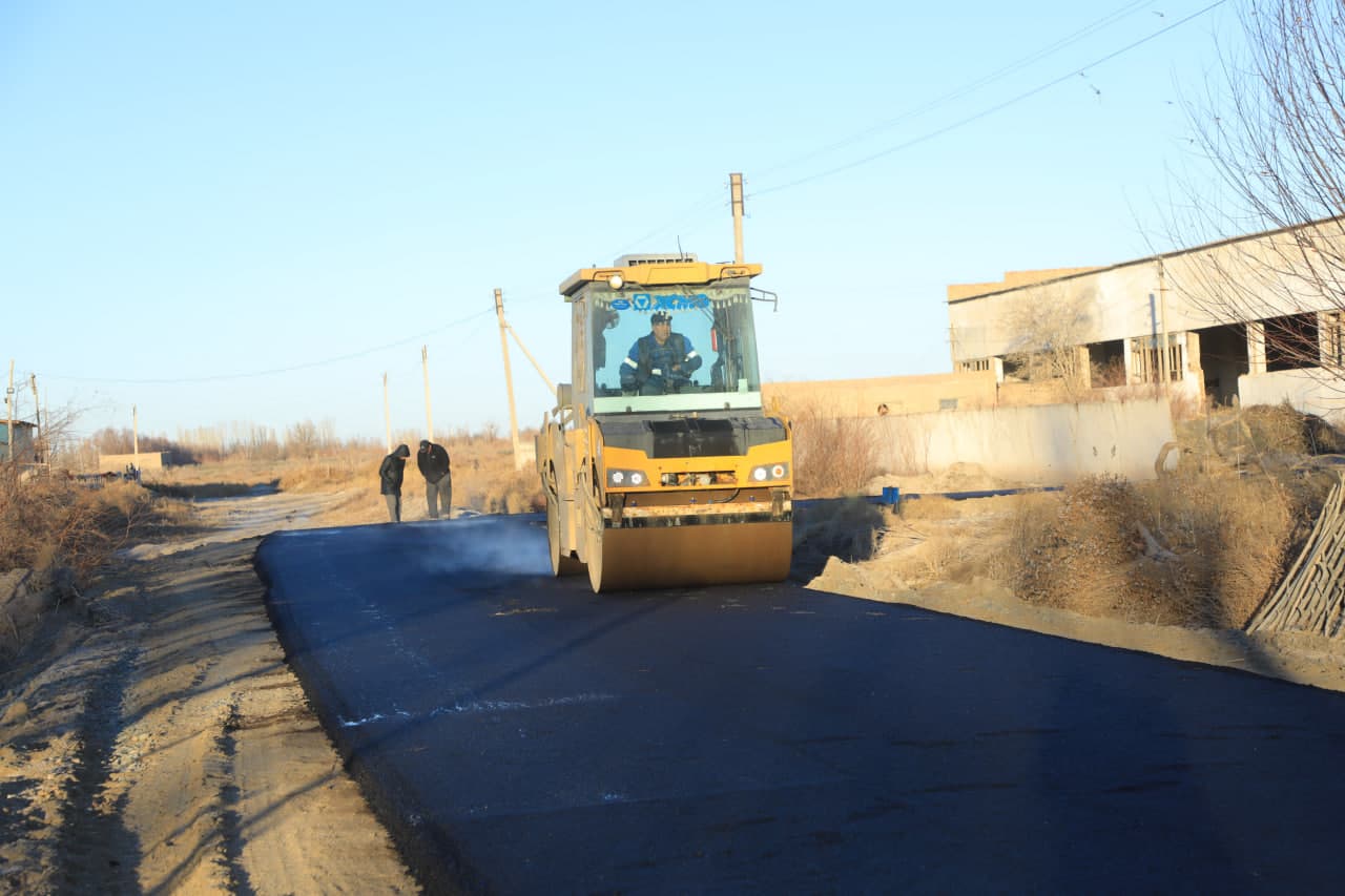 Yoshlar sanoat va tadbirkorlik zonasida asfaltlash ishlari olib borilmoqda