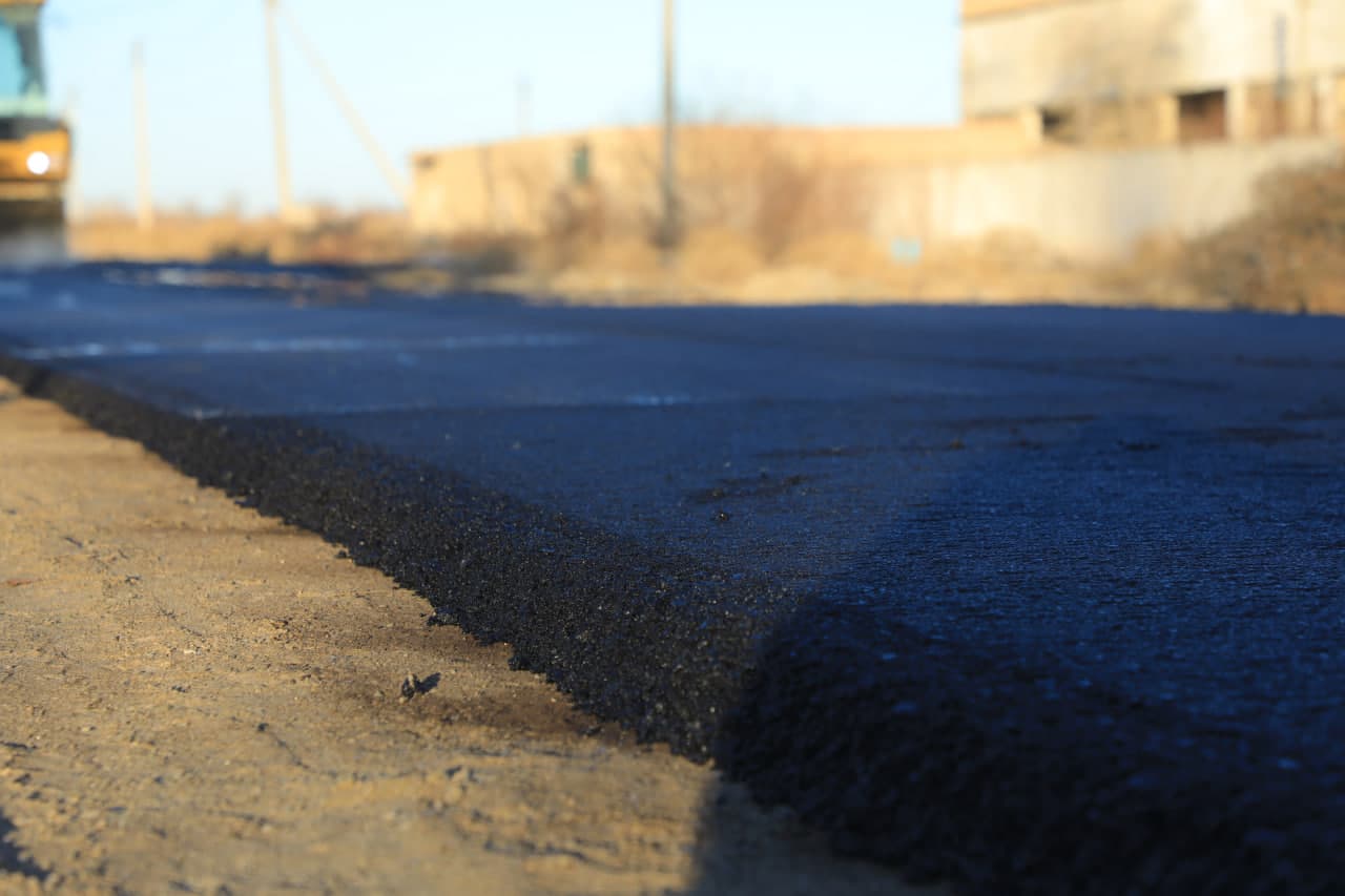 Yoshlar sanoat va tadbirkorlik zonasida asfaltlash ishlari olib borilmoqda