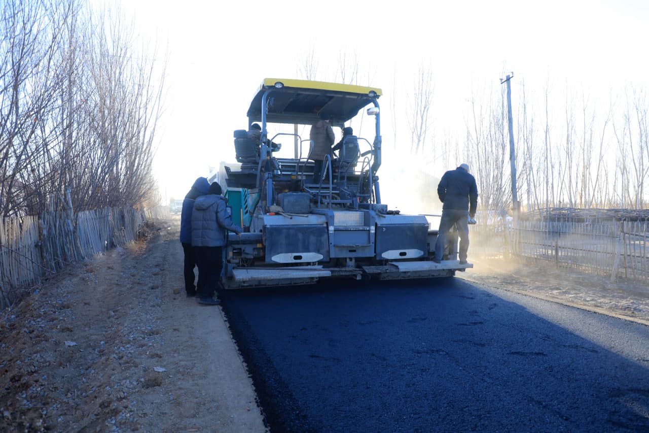 Yoshlar sanoat va tadbirkorlik zonasida asfaltlash ishlari olib borilmoqda