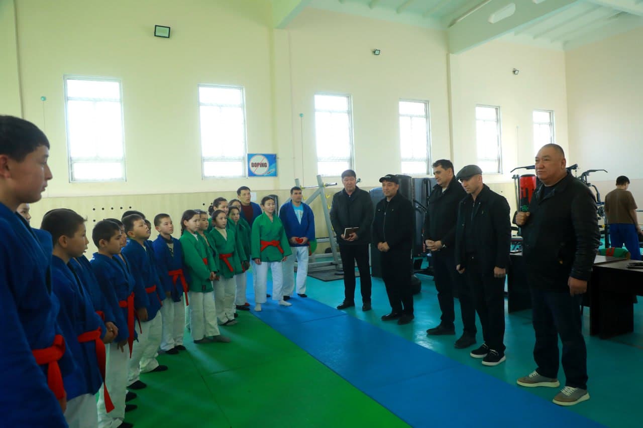 O‘zbekiston kurash federatsiyasi vakillari Taxtako‘pir tumani sport maktabida bo‘ldi