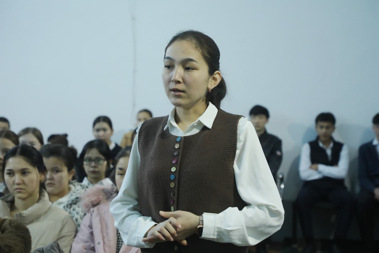 Hurmatli Prezidentimizning tashabbusi bilan mamlakatimizda har haftaning payshanba kuni "Yoshlar kuni" etib belgilangan