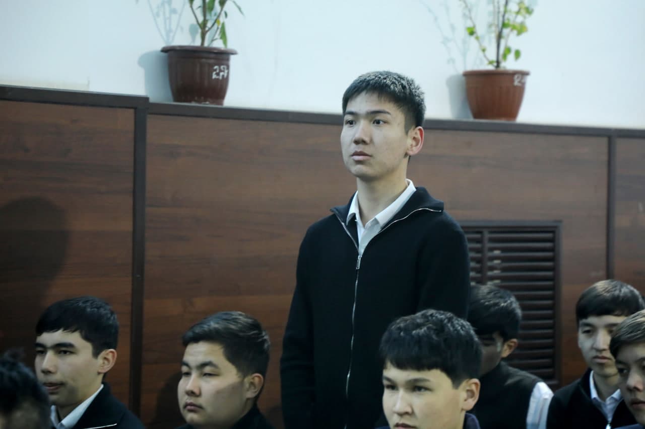 Hurmatli Prezidentimizning tashabbusi bilan mamlakatimizda har haftaning payshanba kuni "Yoshlar kuni" etib belgilangan