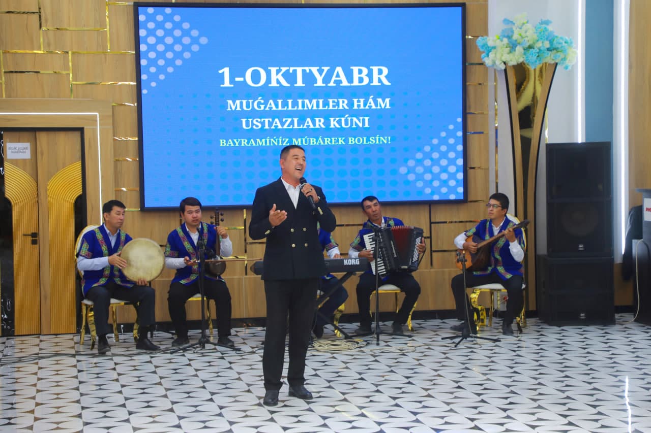 Taxtakópir rayonında Muǵallimler hám ustazlar kúni múnásibeti menen saltanatlı bayram ilajı bolıp ótti