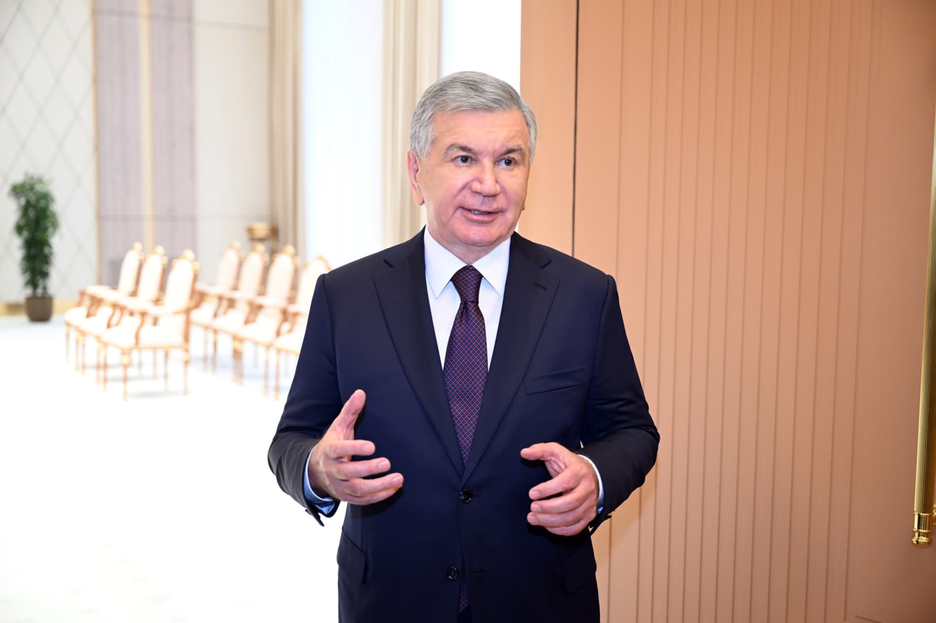 Prezident Shavkat Mirziyoyev Farg‘ona xalqaro aeroportini rivojlantirish konsepsiyasi bilan tanishdi. Shu bilan Farg‘ona viloyatiga tashrif yakunlandi, davlatimiz rahbari Toshkentga qaytib keldi.