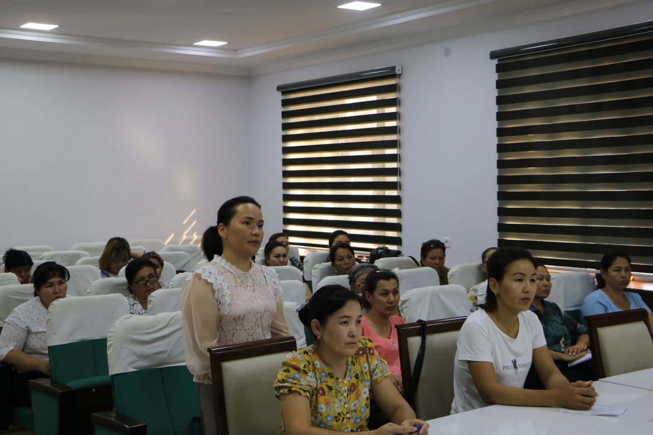 Қўнғирот туманида ишсиз хотин-қизларни ҳунармандчиликка йўналтириш бўйича семинар-тренинг ўтказилди