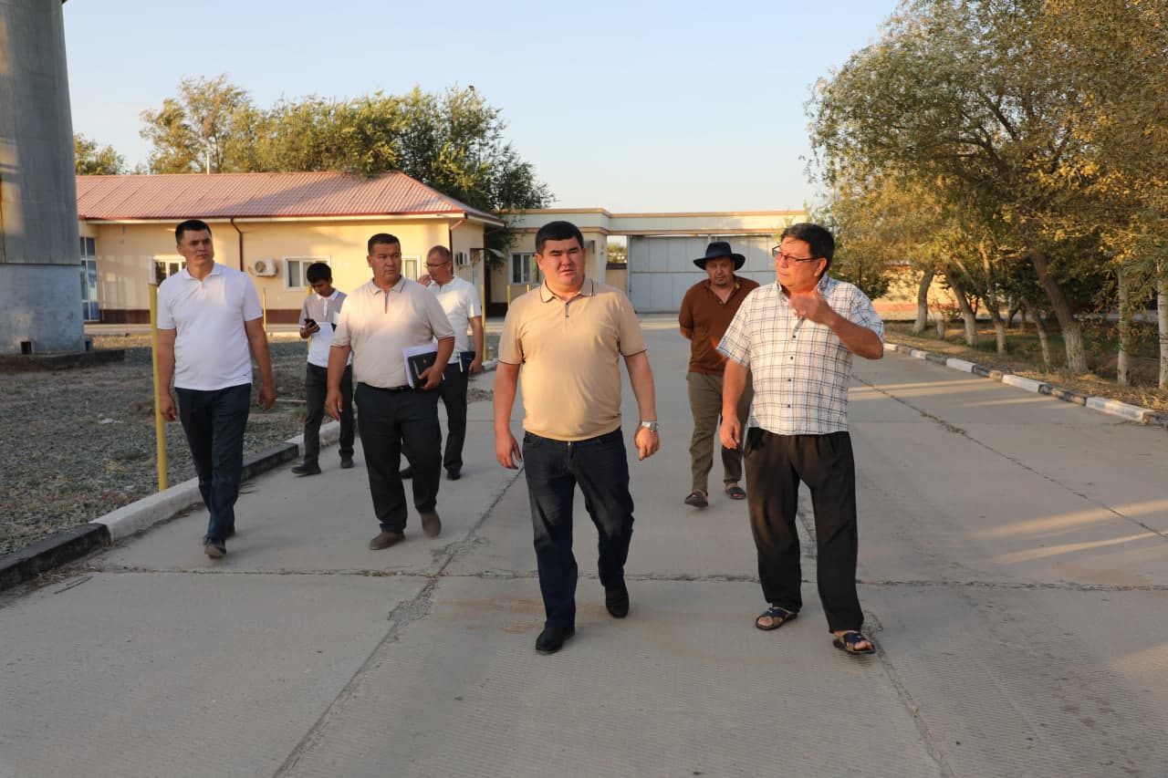 Tuman hokimi sanoat korxonalari faoliyatini o‘rgandi