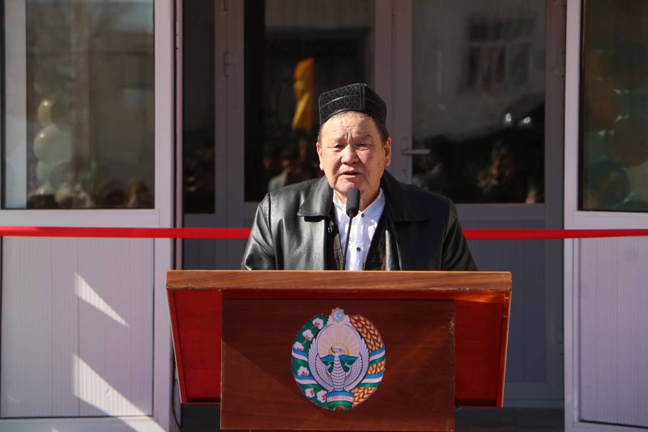 Jańa mekteptiń ashılıw máresiminen foto kórinisler