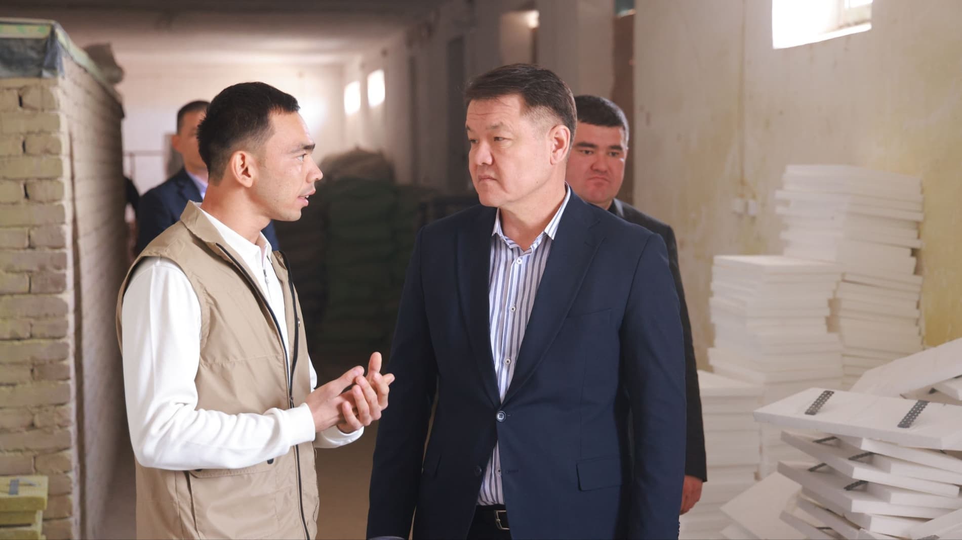 Qo‘ng‘irot tumanida tadbirkorlikni rivojlantirish orqali aholi farovonligini oshirish borasidagi ishlar o‘rganildi