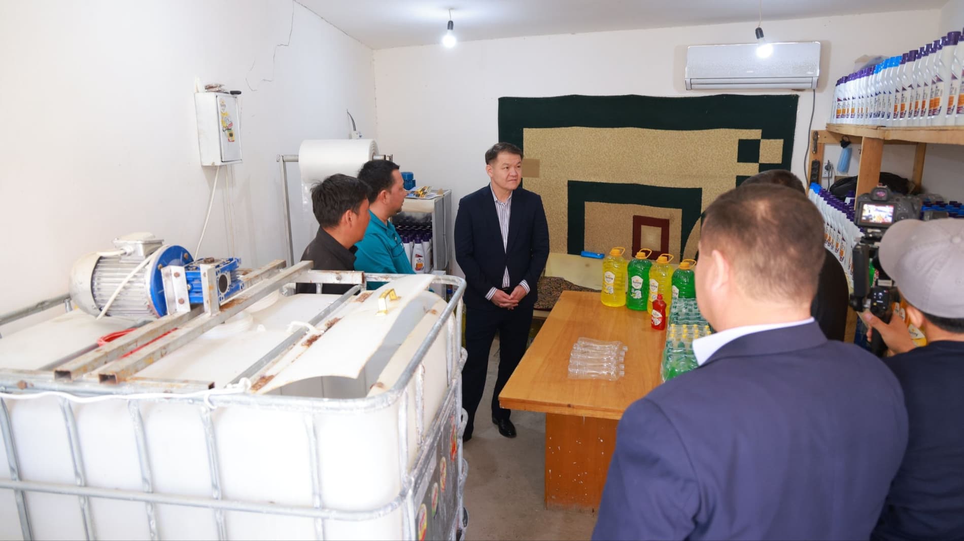 Qo‘ng‘irot tumanida tadbirkorlikni rivojlantirish orqali aholi farovonligini oshirish borasidagi ishlar o‘rganildi