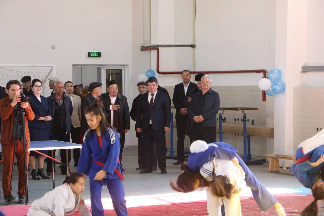 Qo‘ng‘irot tumanida yangi maktab foydalanishga topshirildi