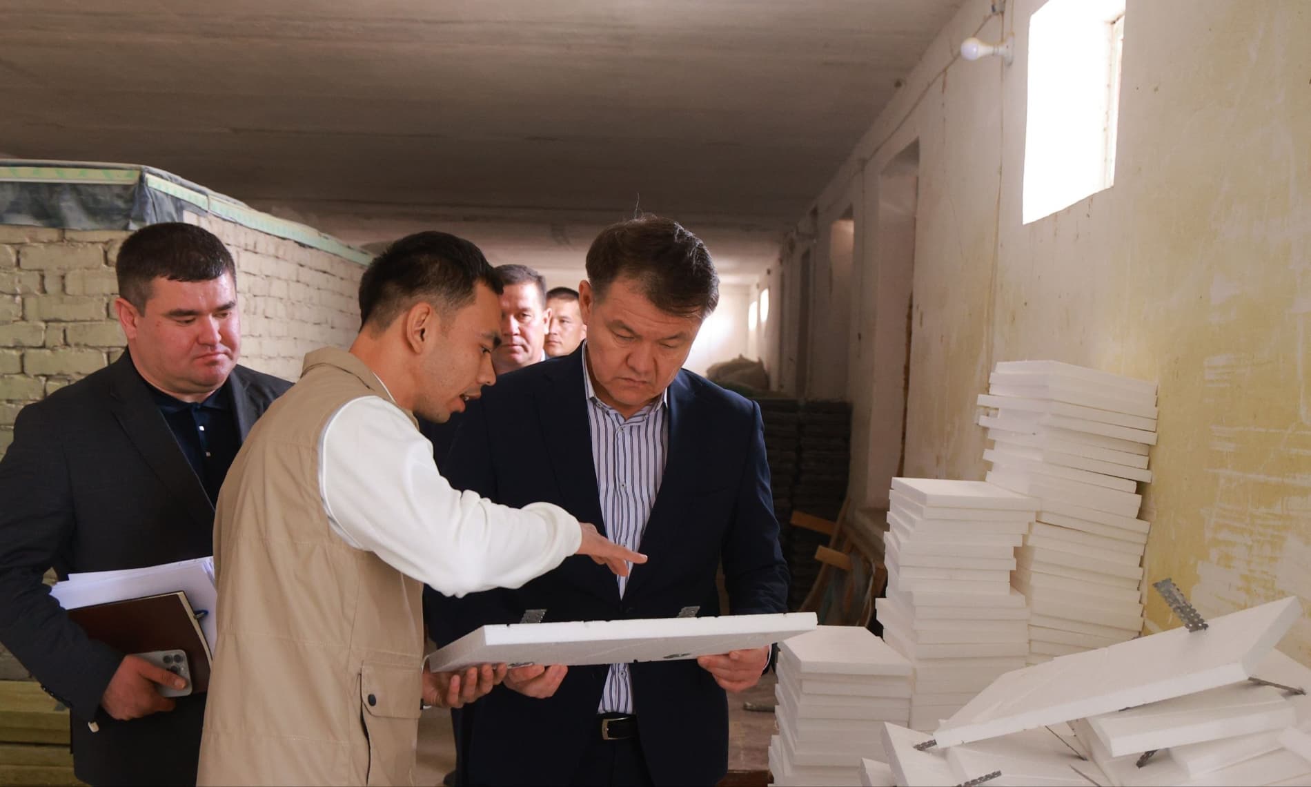 Qo‘ng‘irot tumanida tadbirkorlikni rivojlantirish orqali aholi farovonligini oshirish borasidagi ishlar o‘rganildi