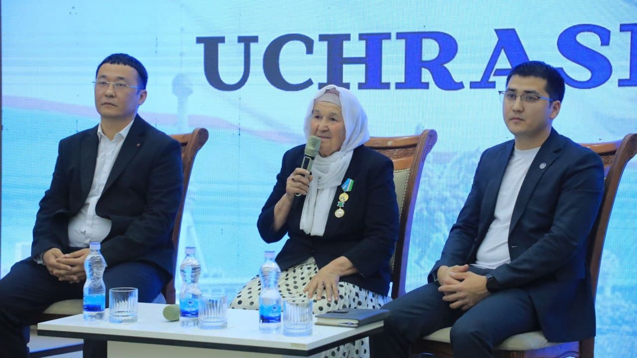 Qo‘ng‘irot tumani Madaniyat saroyida "Uch avlod uchrashuvi" tashkil etildi
