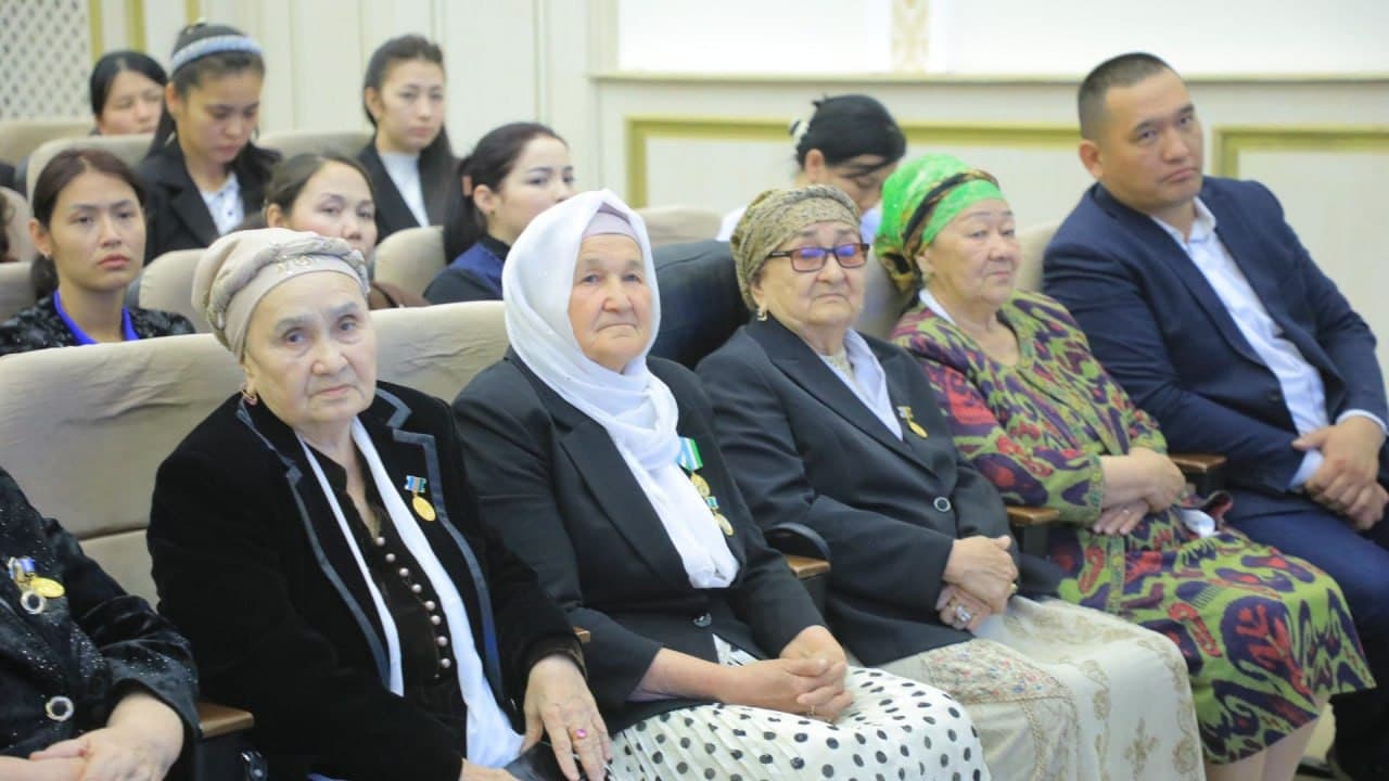 Qo‘ng‘irot tumani Madaniyat saroyida "Uch avlod uchrashuvi" tashkil etildi