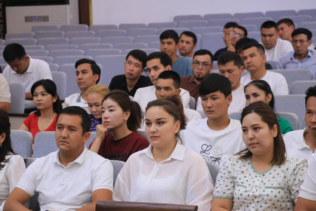 Qońırat rayonında jaslar ushın "Ashıq esikler kúni" ótkerildi