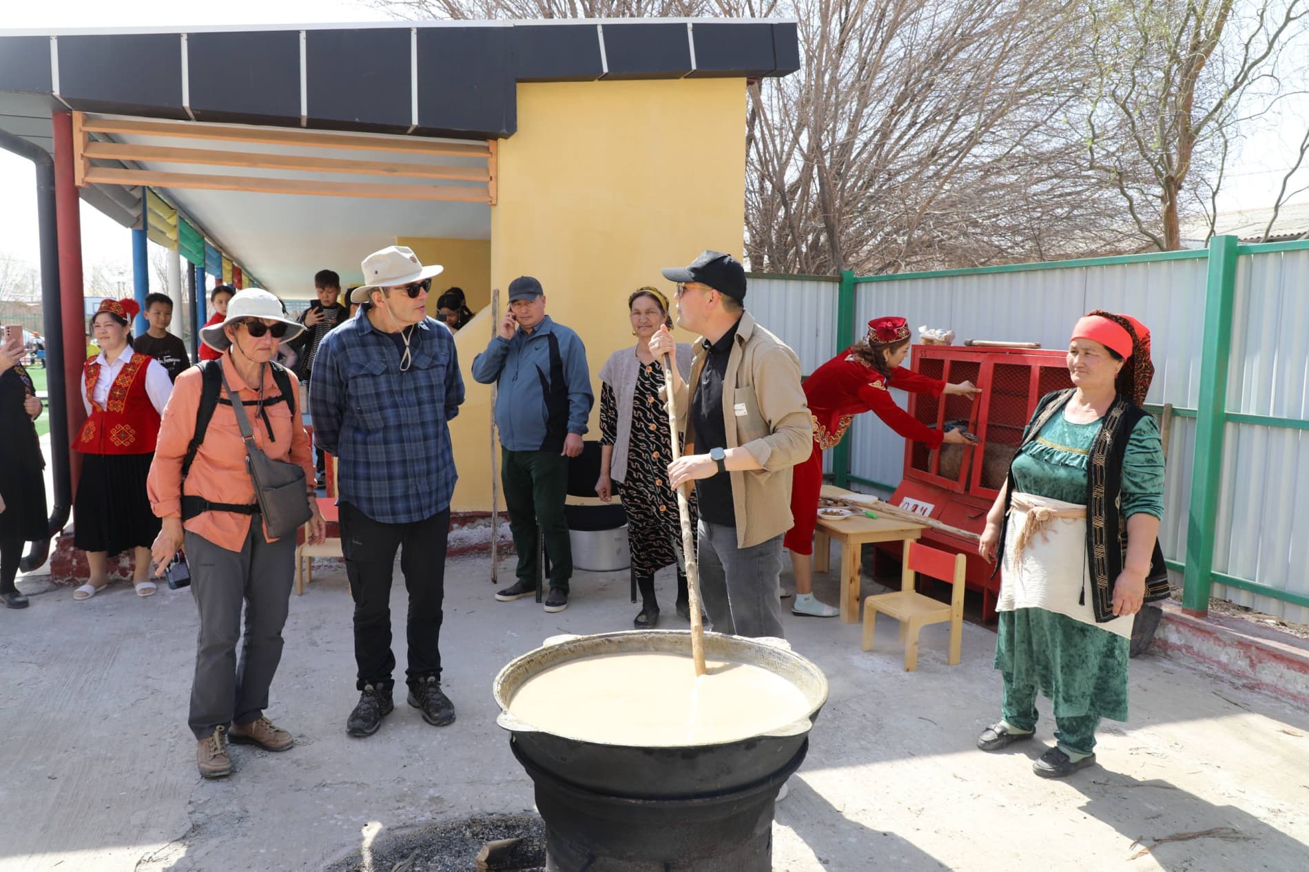 Bayram tadbirlari joylarda davom etmoqda.