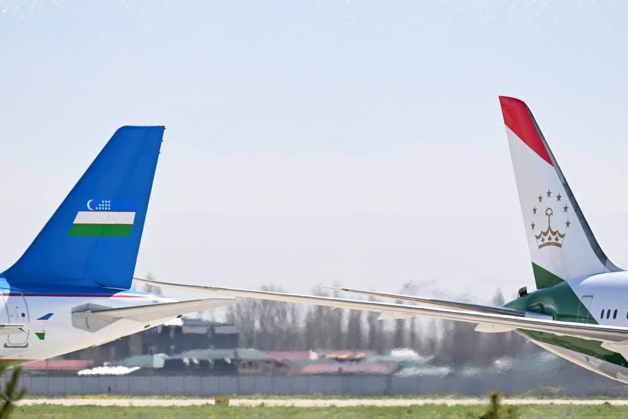Tojikiston Prezidenti Emomali Rahmon "Toshkent-Humo" xalqaro aeroportida kutib olindi