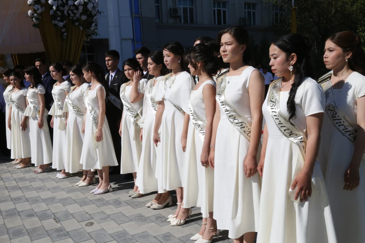 Tórtkúl rayonında "Sońǵı qońıraw" ilajları kóterińki ruwxta bolıp ótti