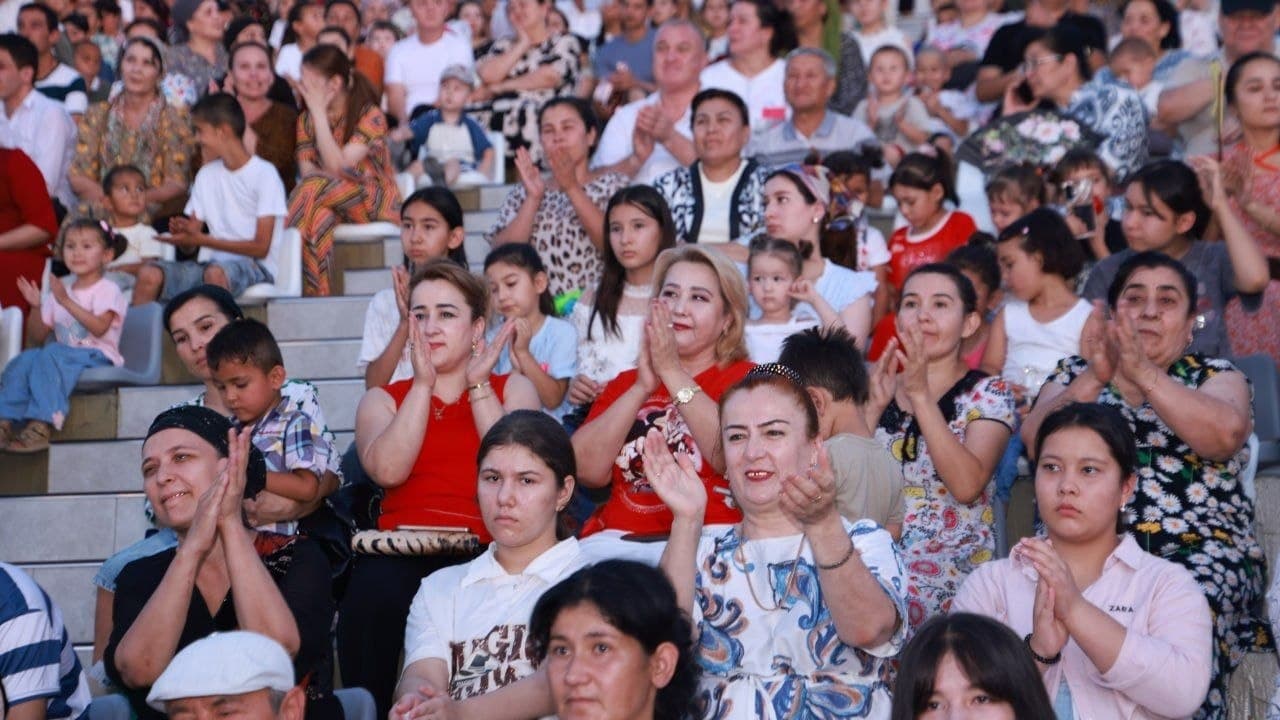 Yangi Amfiteatrning foydalanishga topshirilishi To‘rtko‘l tumani aholisi uchun bayram tantanasiga aylandi.