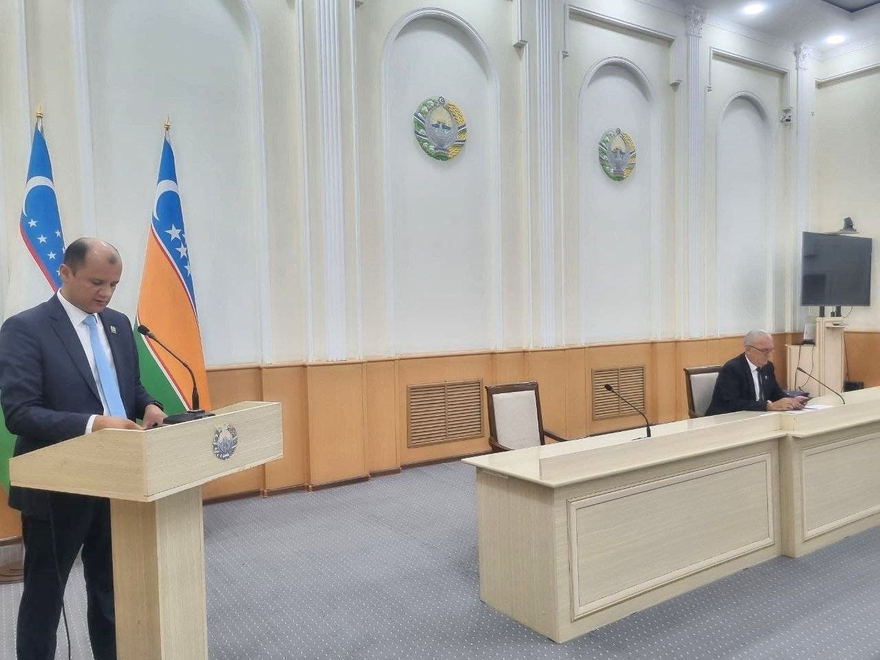XALIQ DEPUTATLARI TÓRTKÚL RAYONLIQ KEŃESINIŃ GEZEKTEGI 29-SESSIYASI BOLIP ÓTTI