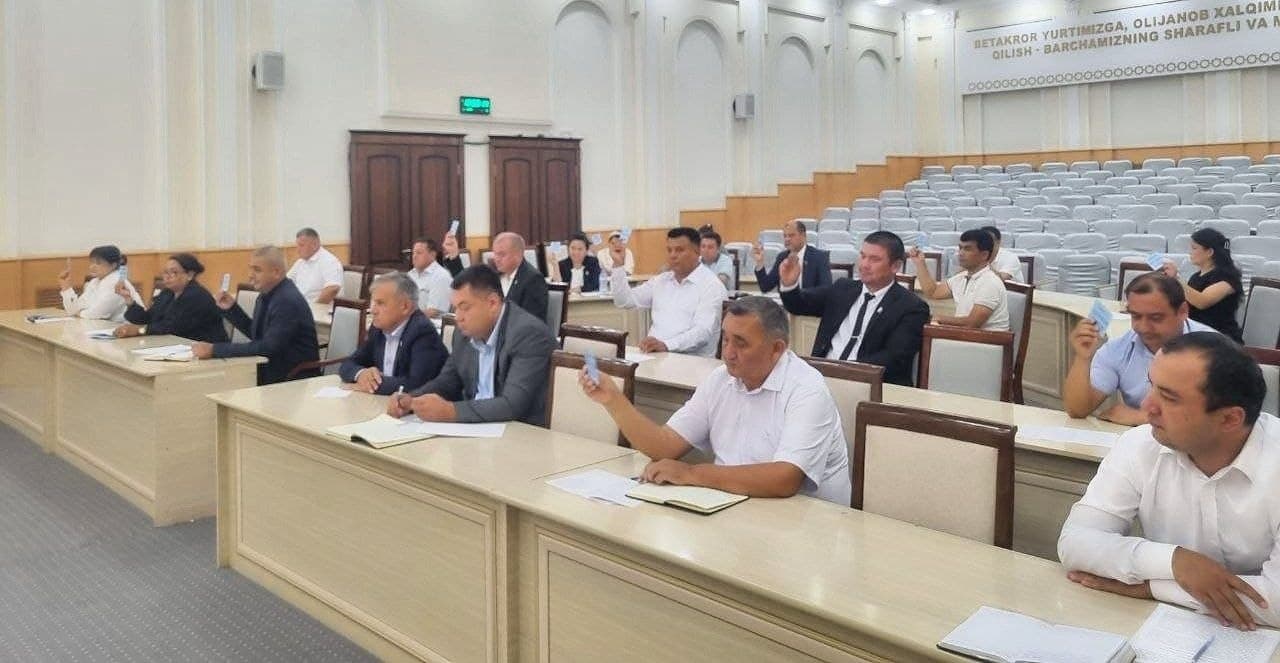 XALIQ DEPUTATLARI TÓRTKÚL RAYONLIQ KEŃESINIŃ GEZEKTEGI 29-SESSIYASI BOLIP ÓTTI