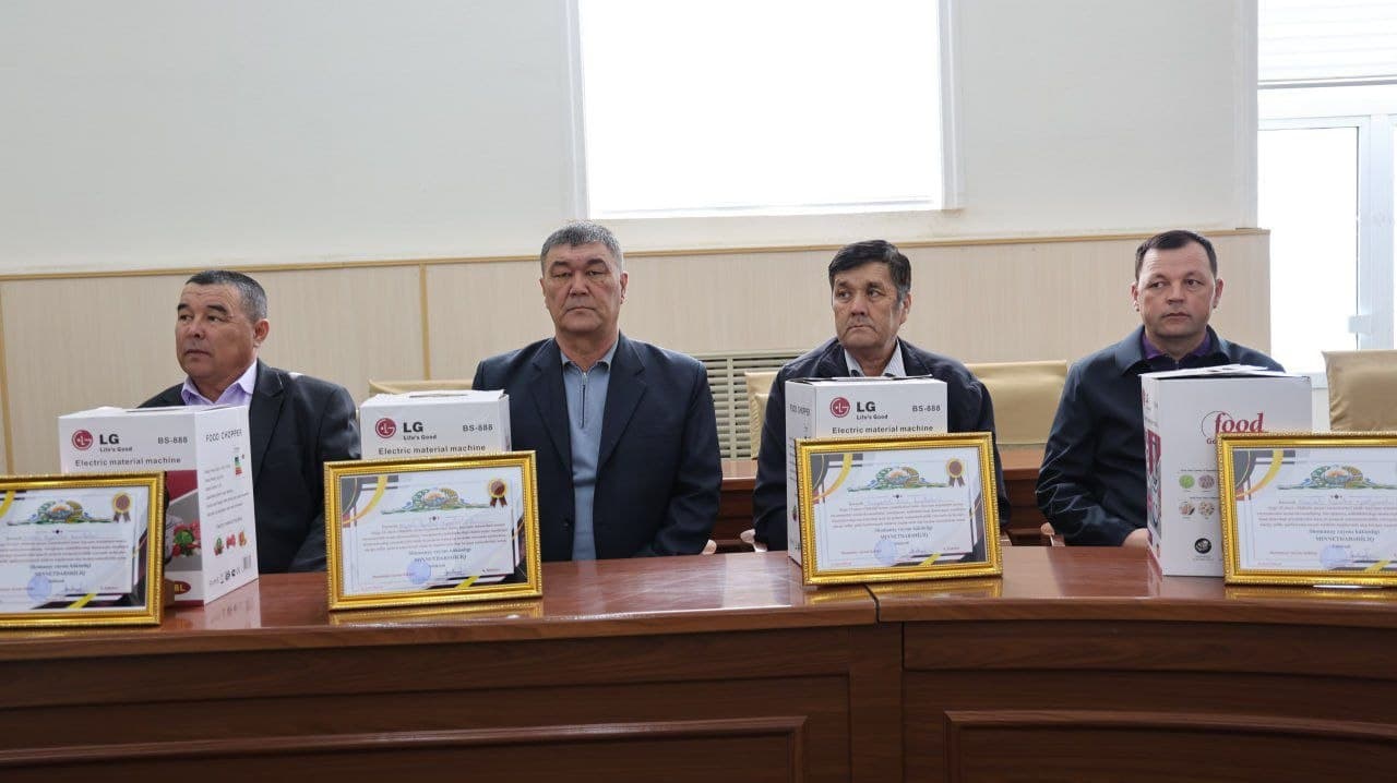 В связи с Днем работников системы махалли награждены работники сферы